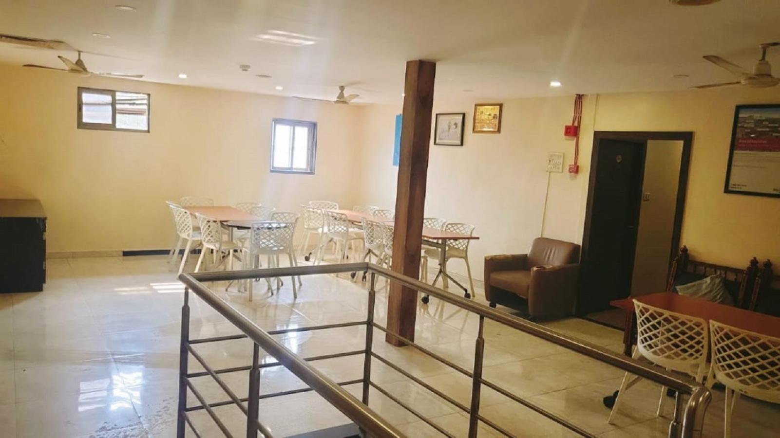 Hotel Guestinn Residency Мумбай Екстериор снимка