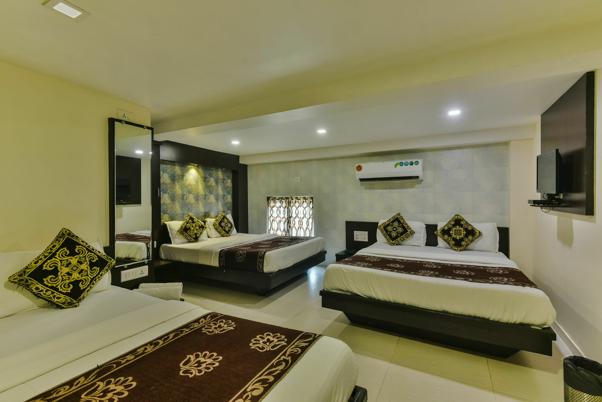Hotel Guestinn Residency Мумбай Екстериор снимка