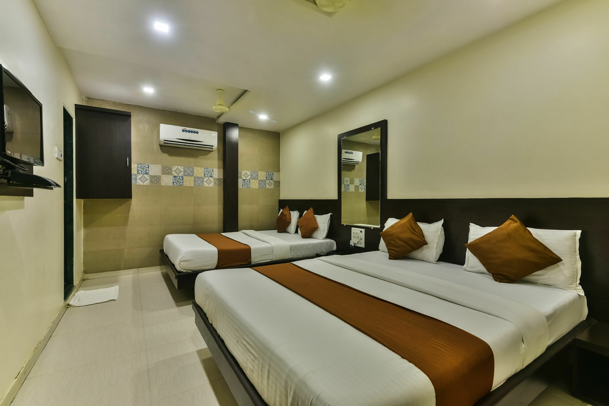 Hotel Guestinn Residency Мумбай Екстериор снимка