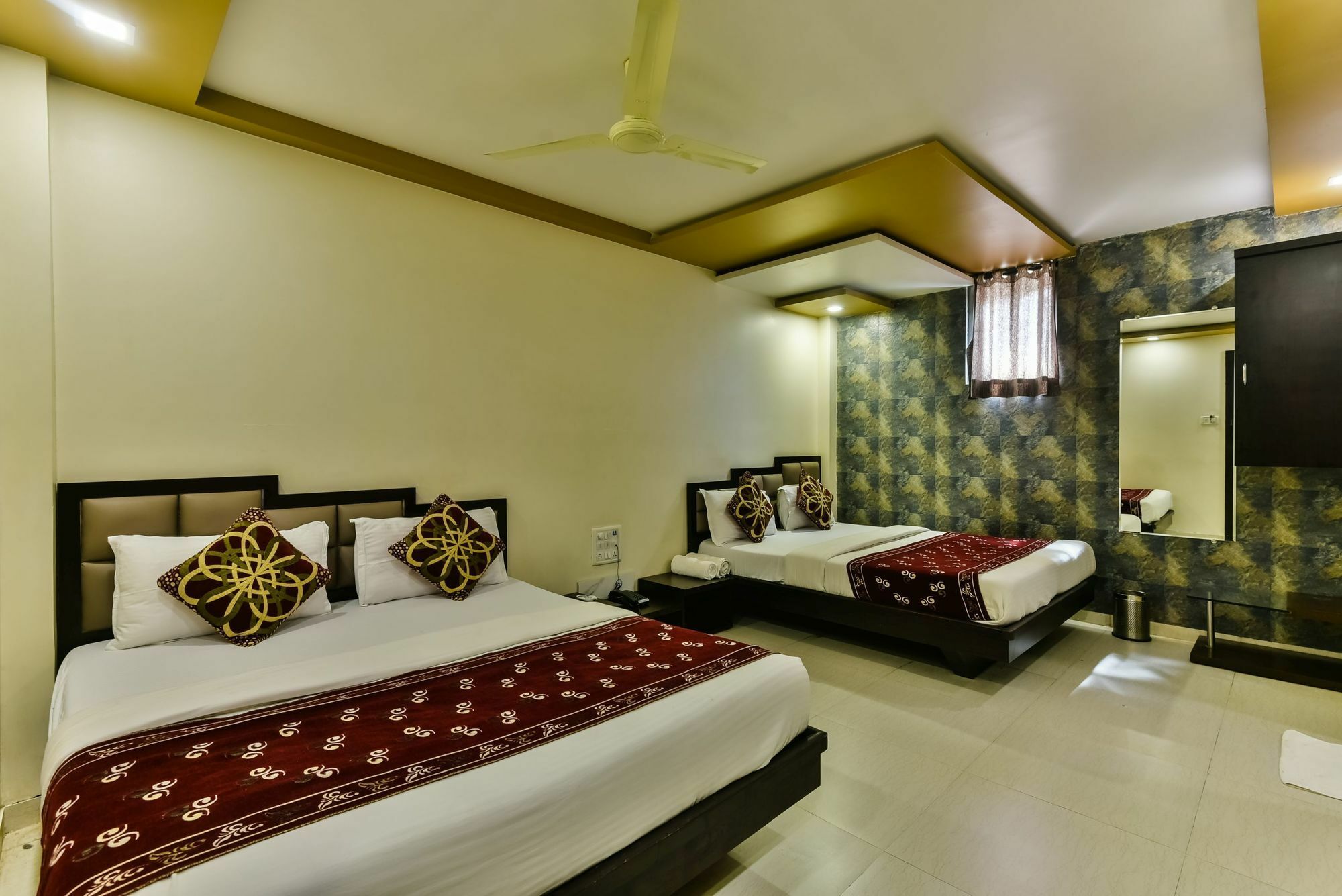 Hotel Guestinn Residency Мумбай Екстериор снимка