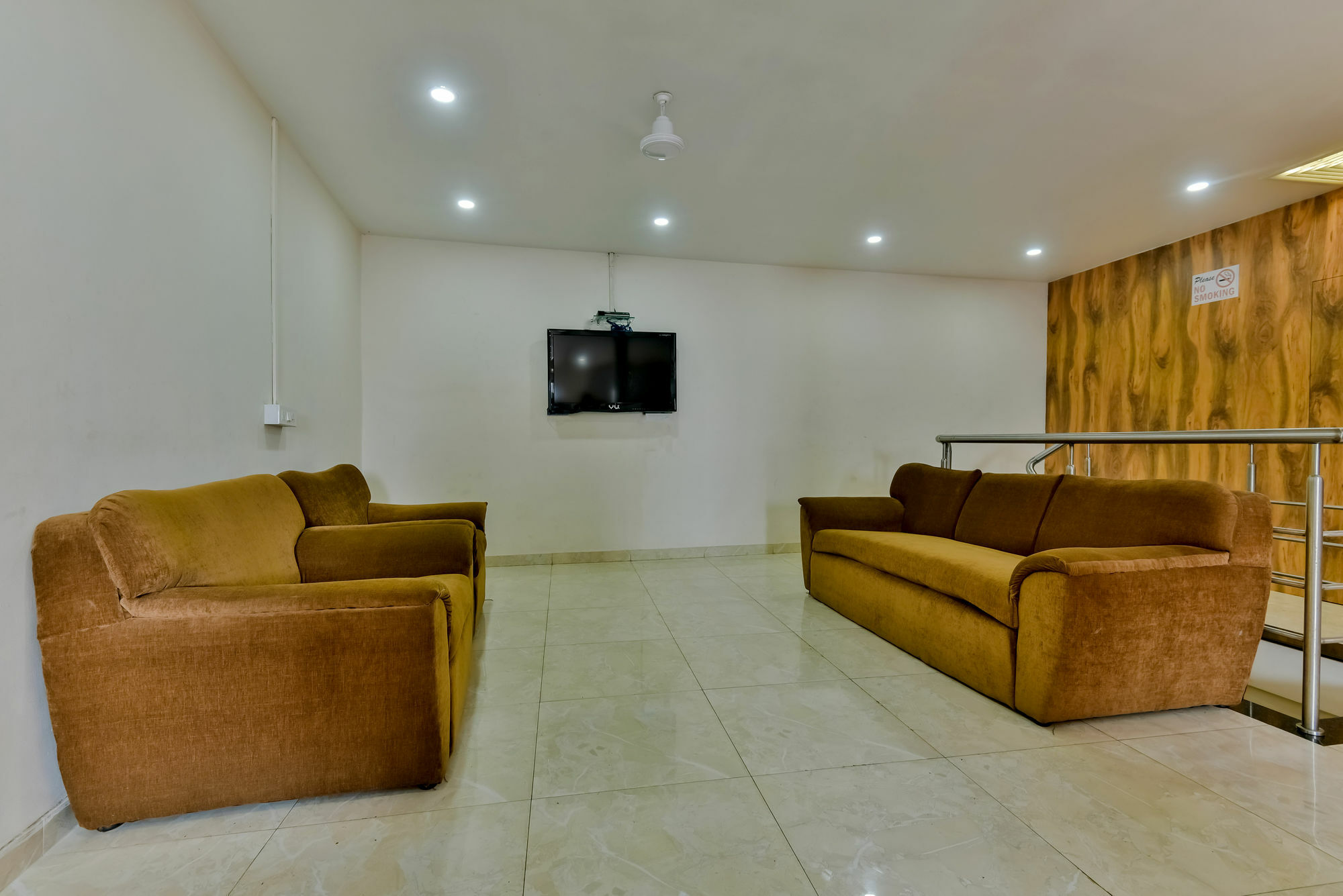 Hotel Guestinn Residency Мумбай Екстериор снимка