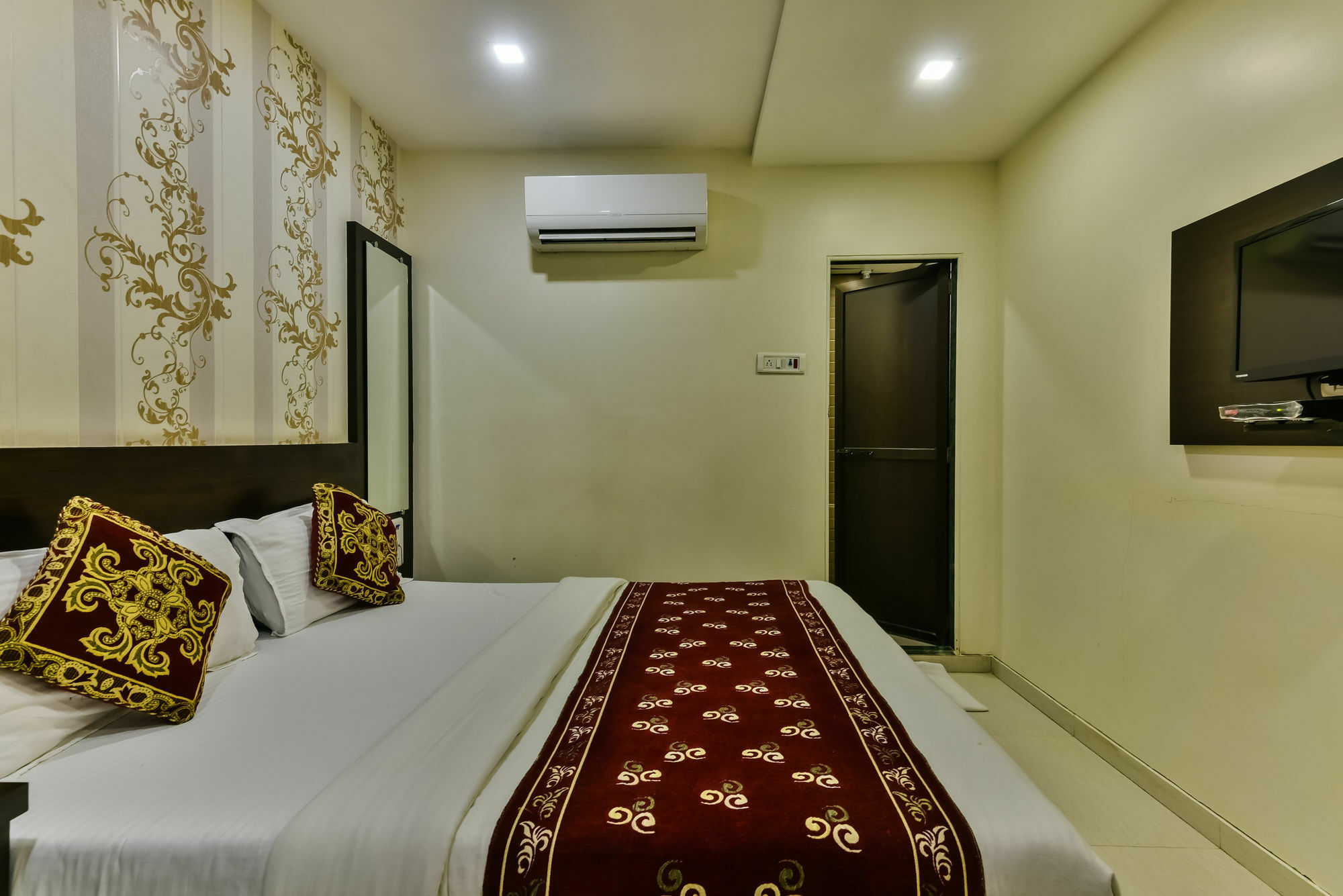 Hotel Guestinn Residency Мумбай Екстериор снимка